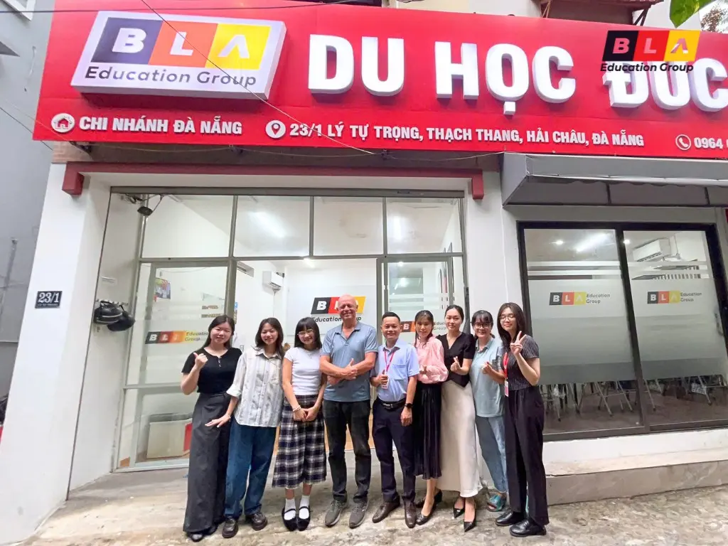 Các bạn chụp ảnh cùng đội ngũ BLA Đà Nẵng