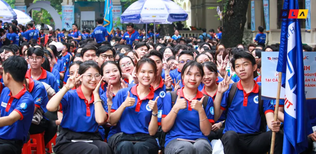 Hình ảnh đầy năng lượng tại Lễ tiếp sức mùa thi