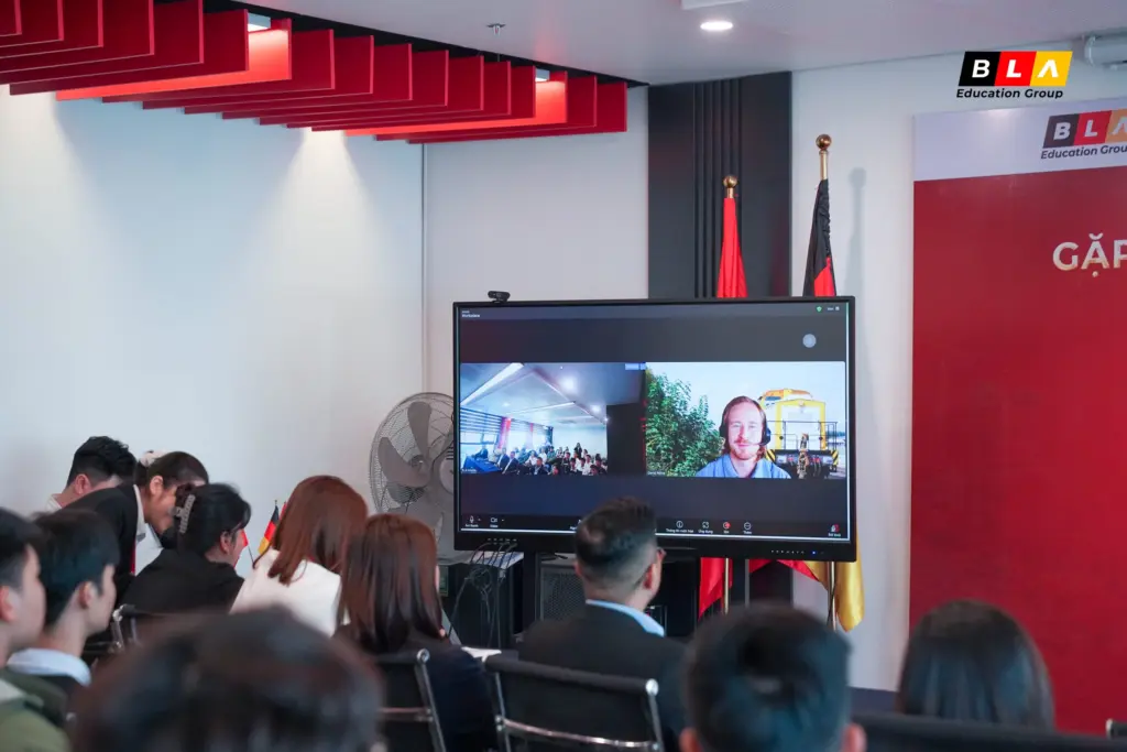 KHAI GIẢNG NGÀNH LÁI TÀU (3) KHAI GIẢNG NGÀNH LÁI TÀU (3)