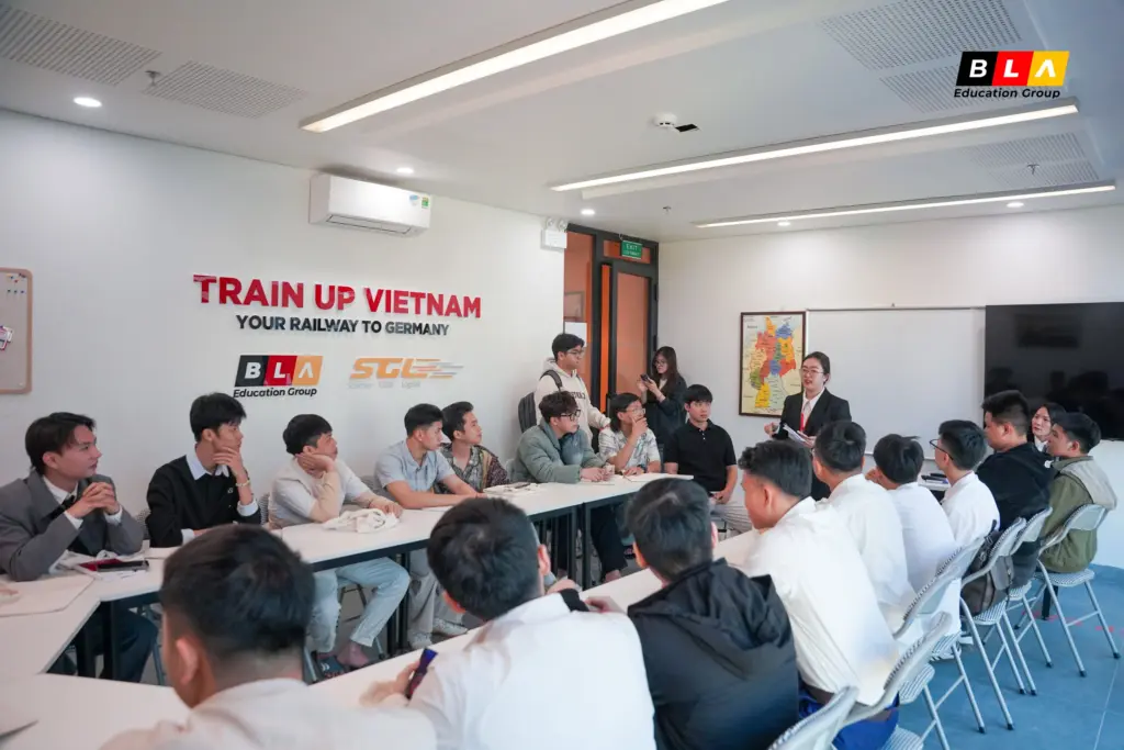 KHAI GIẢNG NGÀNH LÁI TÀU (6) KHAI GIẢNG NGÀNH LÁI TÀU (6)