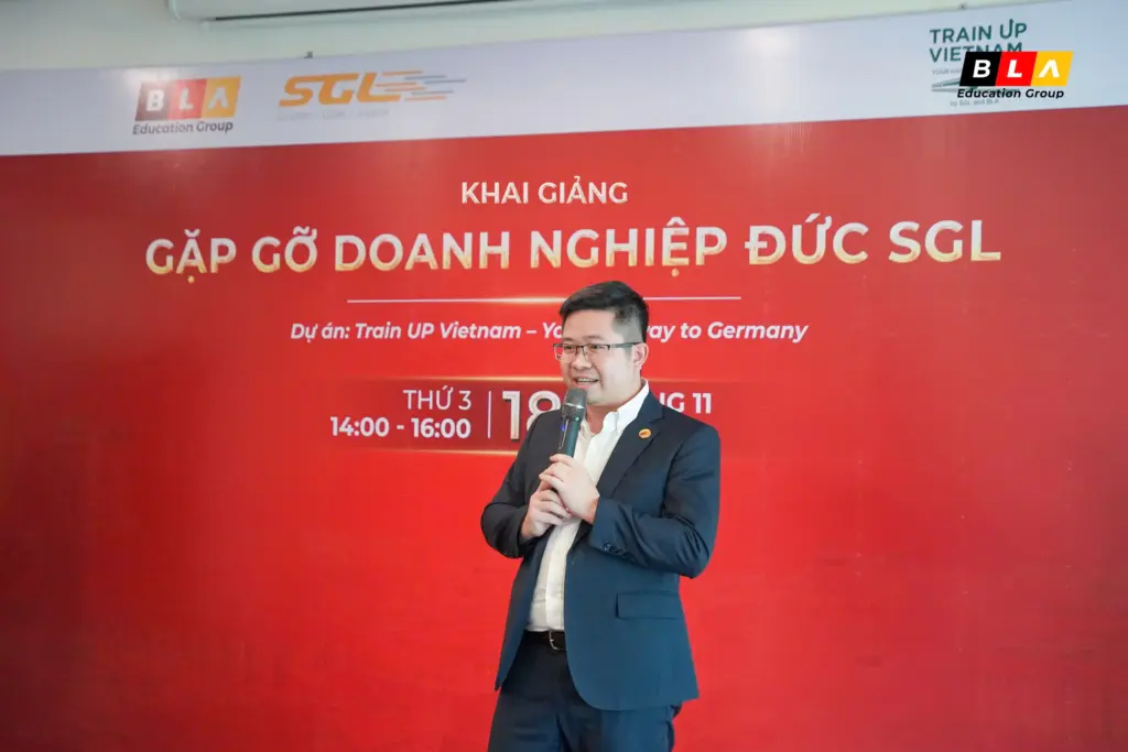 KHAI GIẢNG NGÀNH LÁI TÀU KHAI GIẢNG NGÀNH LÁI TÀU