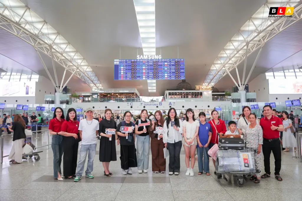 2026 07 tiễn bay 18